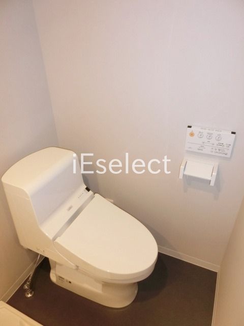 トイレ　温水洗浄機能付きのトイレです。