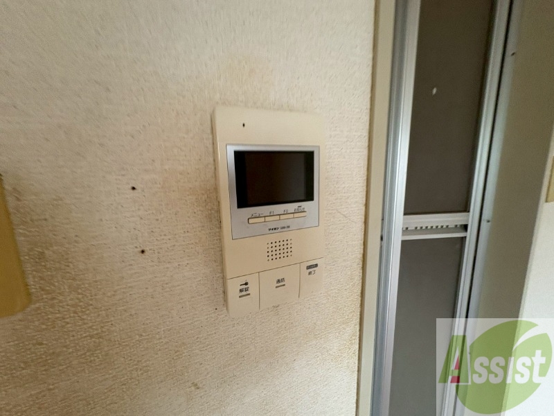 その他設備　ＴＶモニター付インターホンです。来客者の顔が見えるので安心！