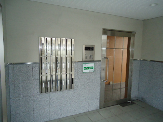 エントランス　オートロック（共用玄関）