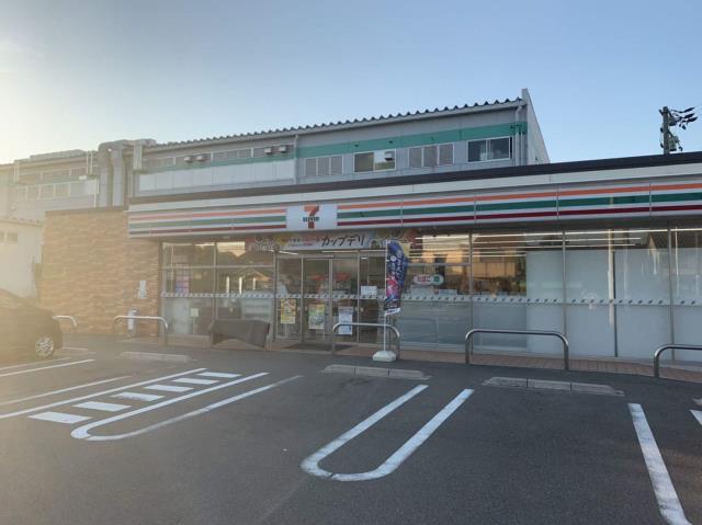 コンビニ　セブン－イレブン名古屋川西通店（コンビニ）まで978m