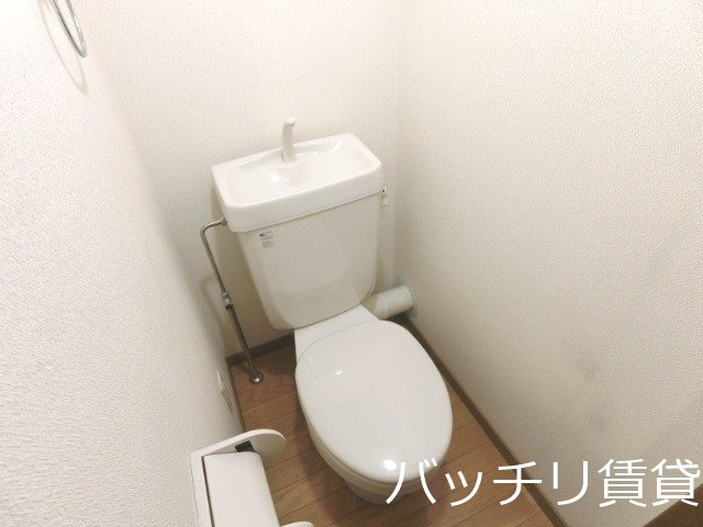 トイレ　画像は別号室イメージの為、現況を優先いたします。