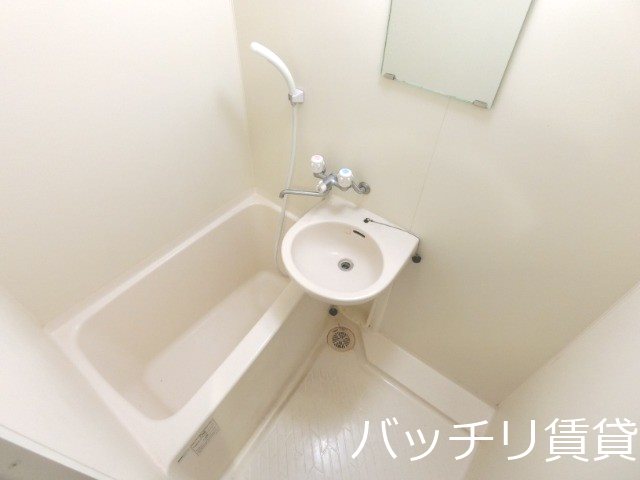 バス・シャワールーム　画像は別号室イメージの為、現況を優先いたします。