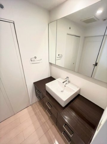 洗面設備　別部屋参考写真です
