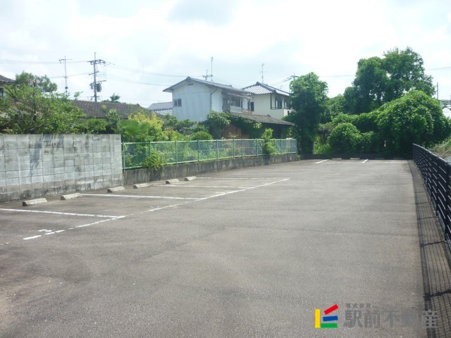 駐車場　広々駐車場