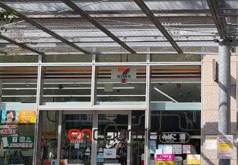 コンビニ　セブンイレブン勝どきグロウスタウン店（コンビニ）まで360m