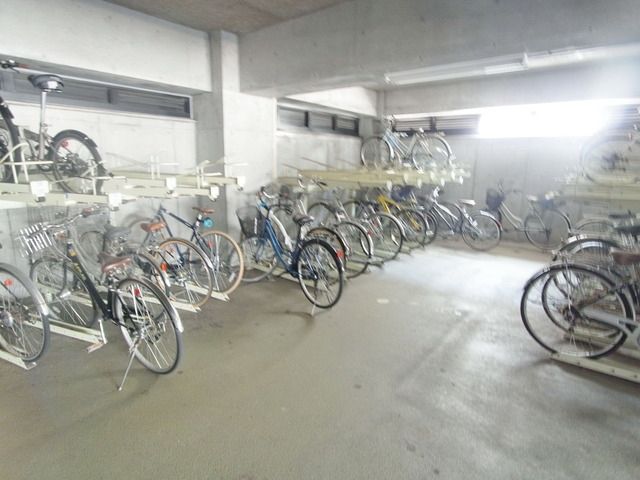 その他　♪屋根付き駐輪場♪