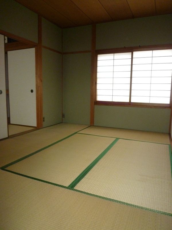 居室・リビング　畳の上でゆっくりとくつろげる和室です