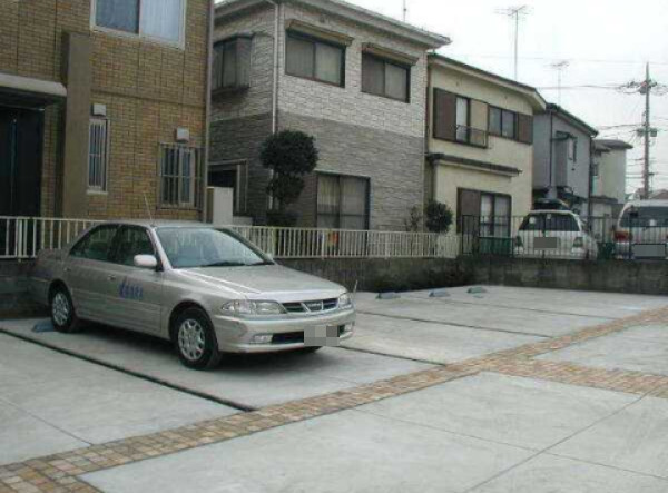 駐車場　【女性のお一人暮らしでも安心のセキュリティ♪】