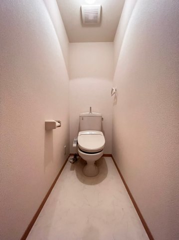 トイレ　別号室の写真です。ご参考までに