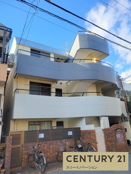 建物外観　★白の外観が目印★