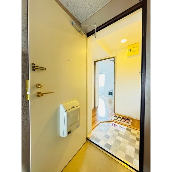 玄関　明るい玄関がお出迎えです☆
