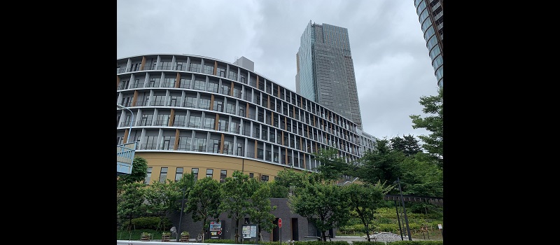 小学校　港区立小中一貫教育校赤坂学園赤坂小学校（小学校）まで380m