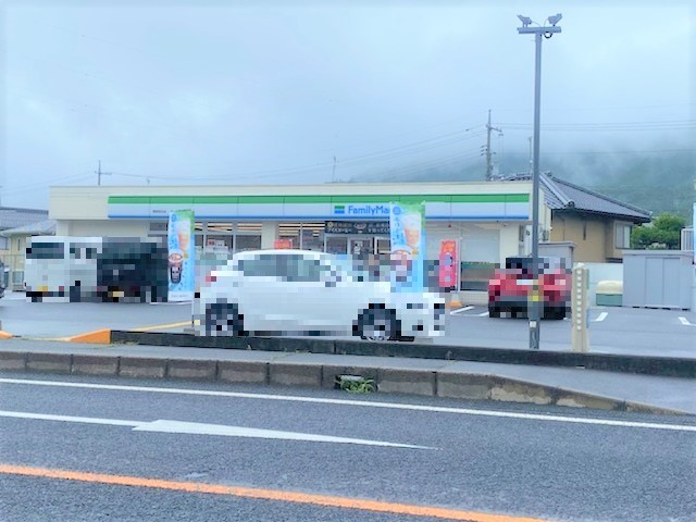 コンビニ　ファミリーマート郡家宮谷店（コンビニ）まで637m