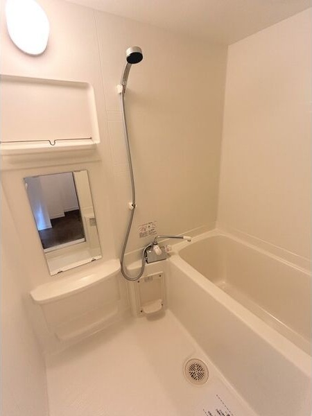 バス・シャワールーム　※写真は同じマンションの違う部屋のものになります。