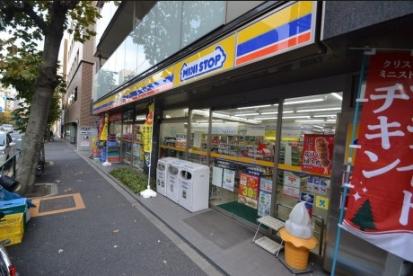 コンビニ　ミニストップ新宿大京町店（コンビニ）まで28m