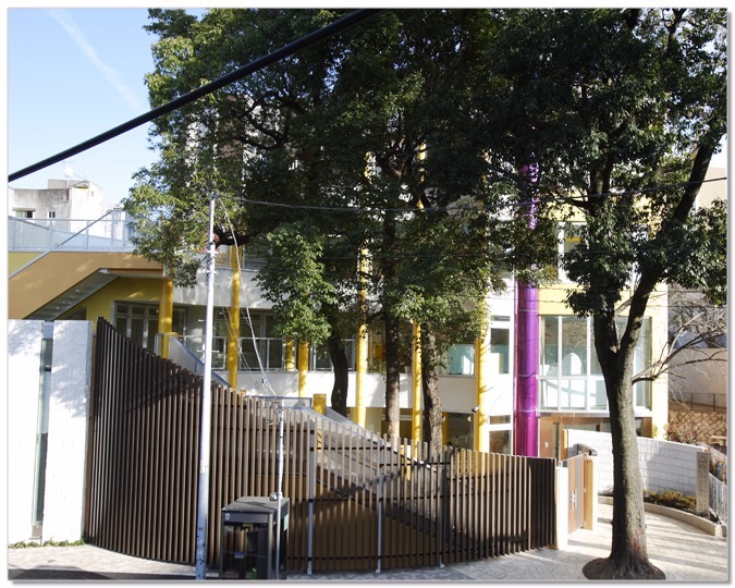 幼稚園・保育園　新宿三つの木保育園もりさんかくしかく（幼稚園・保育園）まで437m