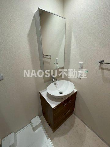 洗面設備　独立洗面化粧台が付いています