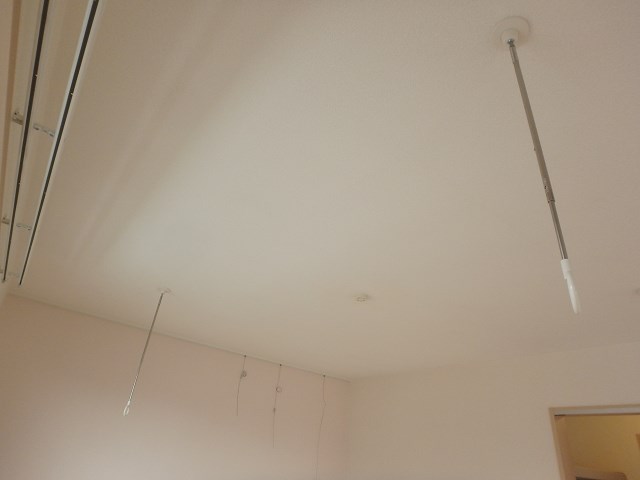 その他設備　室内物干し付き