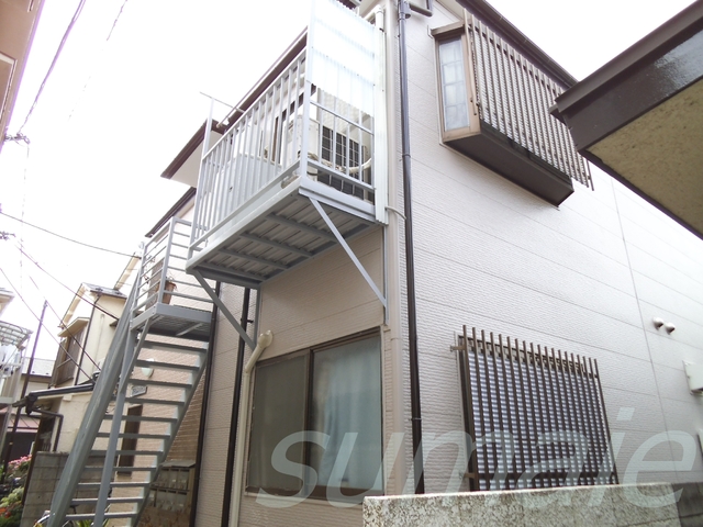 建物外観　小路を入ったところにある静かな場所！