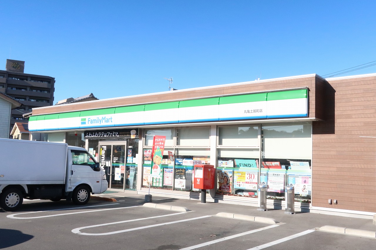 コンビニ　ファミリーマート丸亀土居町店（コンビニ）まで254m