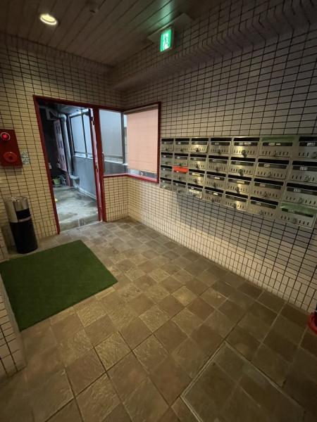 エントランス　玄関から室内を撮影しました