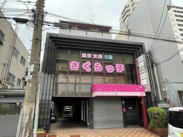 建物外観　ガッチリとしたマンションです