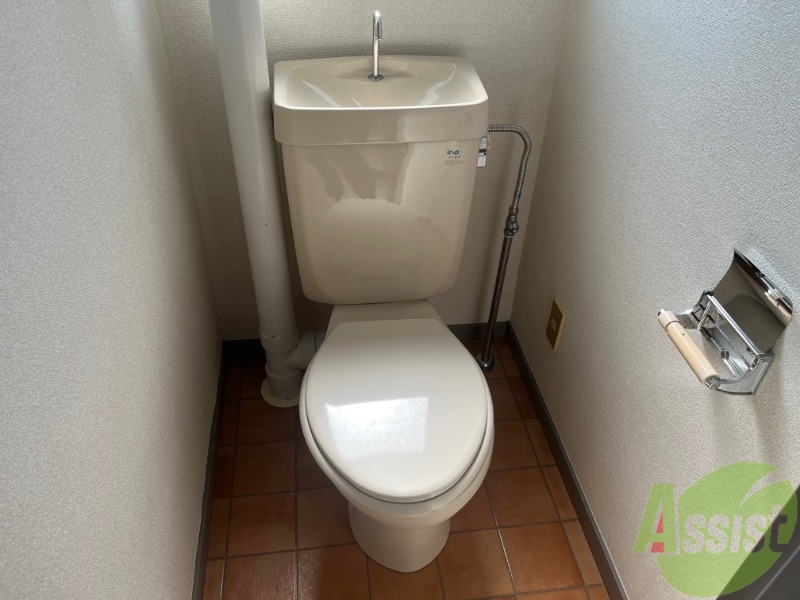 トイレ　トイレになります。シンプルな造りになっております。