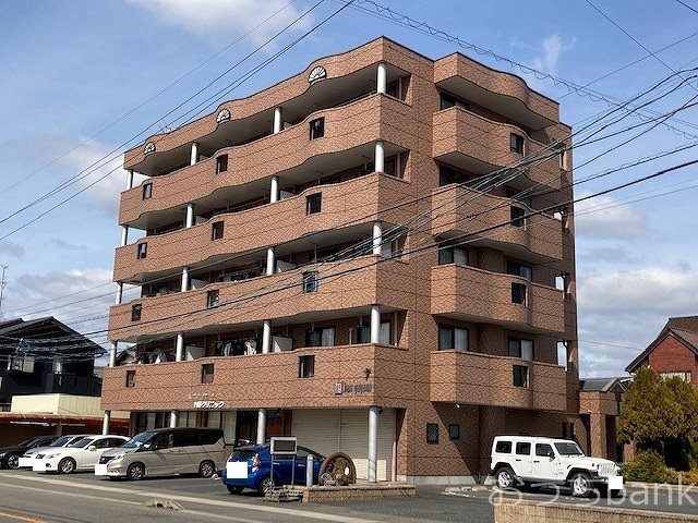 建物外観　オートロック・エレベーターのあるマンションです。