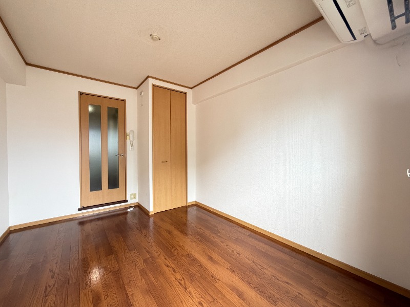 居室・リビング　３０３号室の写真