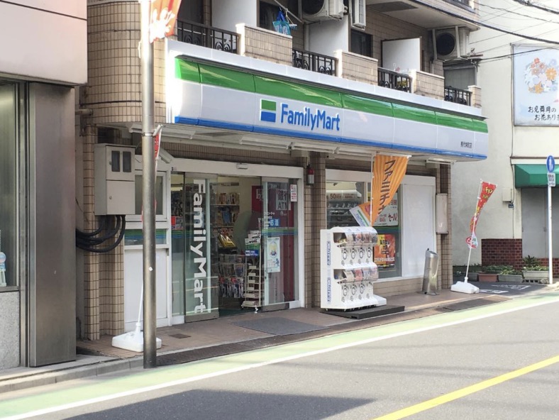 コンビニ　ファミリーマート熊代栄町店（コンビニ）まで128m