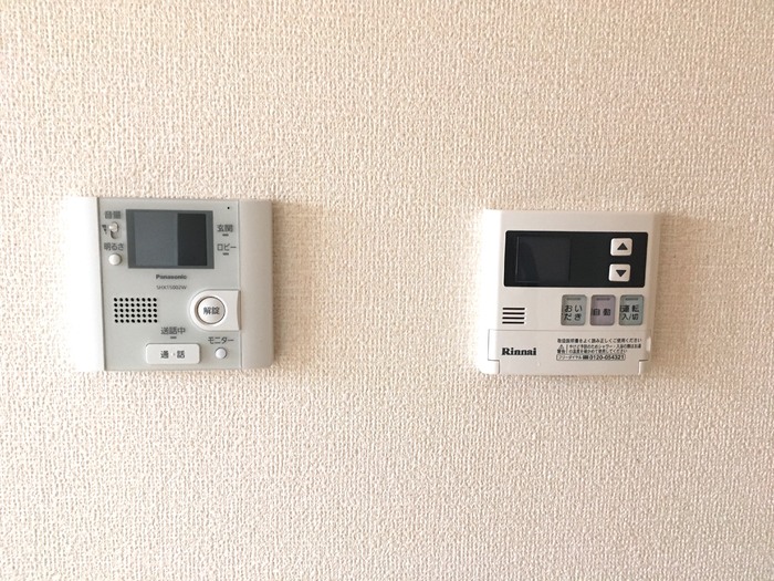 セキュリティ　モニター付インターホンと給湯リモコン