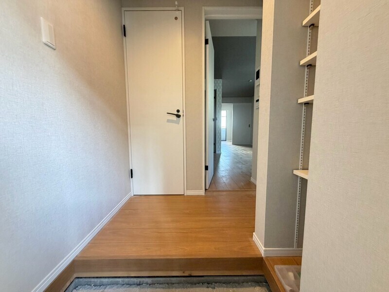 深草小久保町 新築アパートの玄関写真