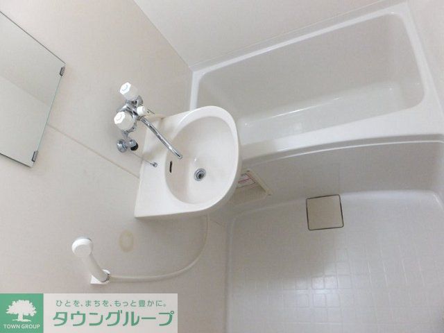 バス・シャワールーム　バス・トイレ別なのでゆっくりお風呂に入れます