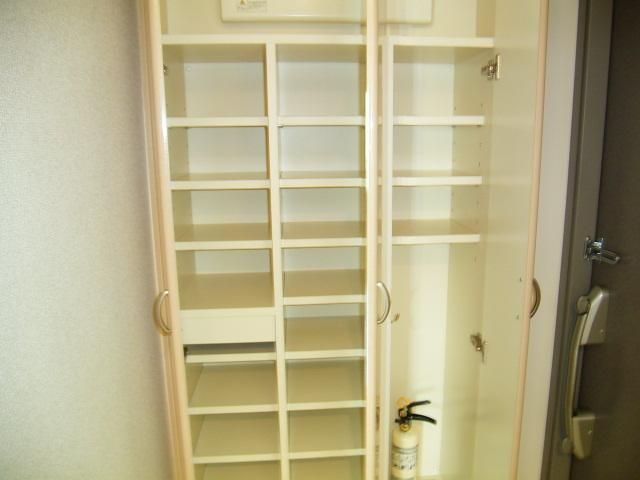 玄関　★たっぷりシューズボックス★