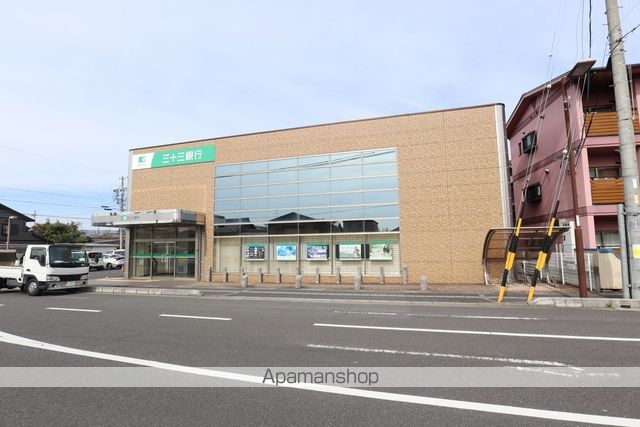 銀行　三十三銀行／上野支店（銀行）まで174m