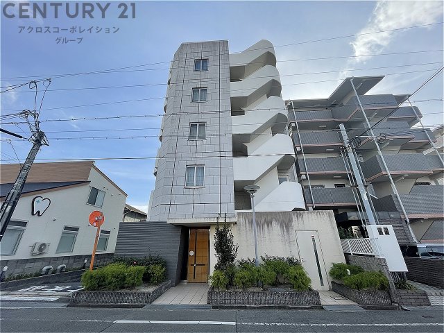 建物外観　オートロックで外部の人間が簡単に出入りできないため安心です。