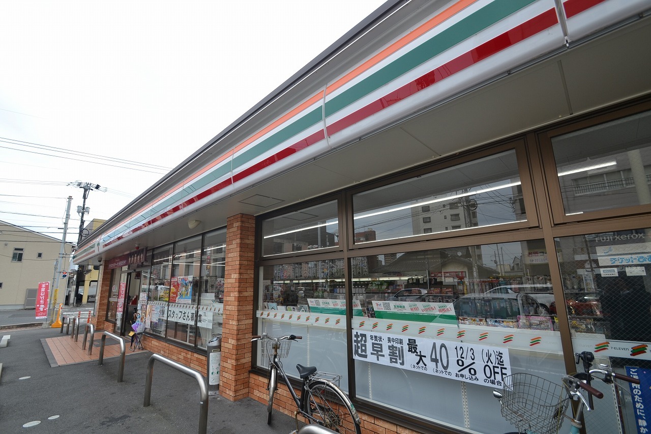 コンビニ　セブンイレブン広島五日市中央1丁目店（コンビニ）まで358m
