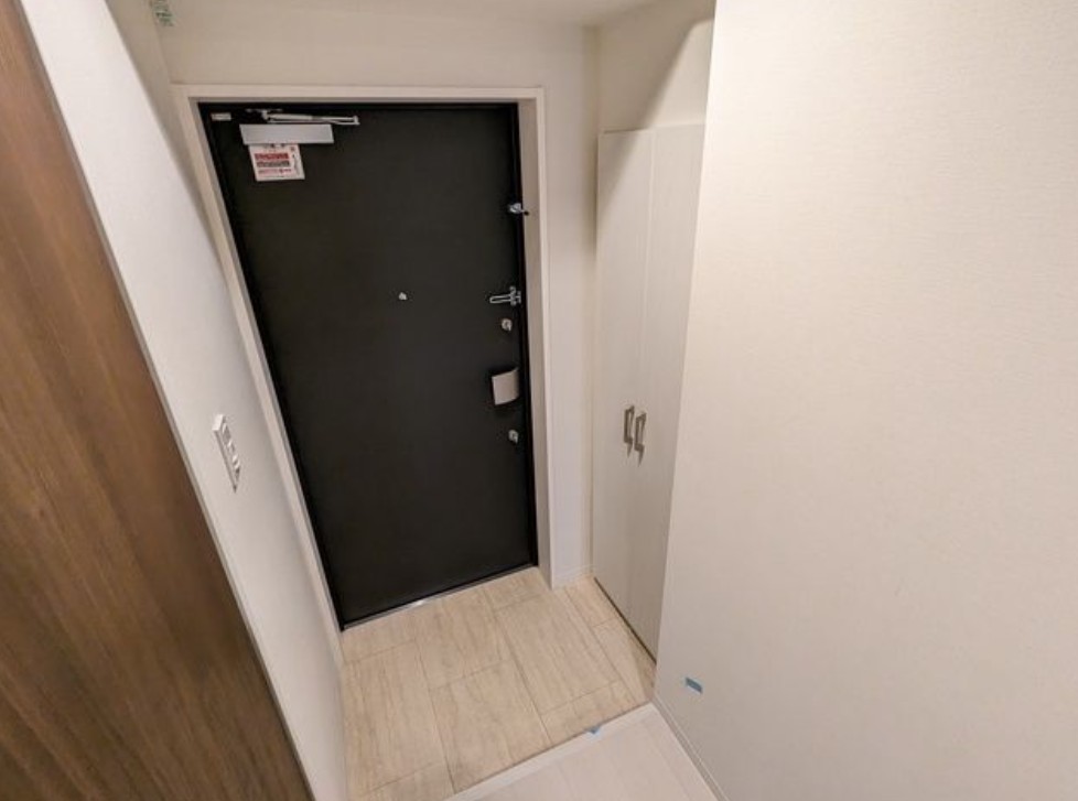 玄関　※別部屋参考写真