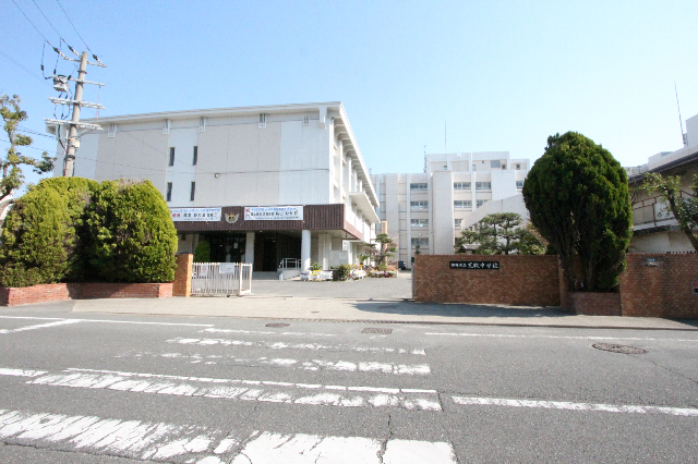 中学校　伊丹市立荒牧中学校（中学校）まで622m