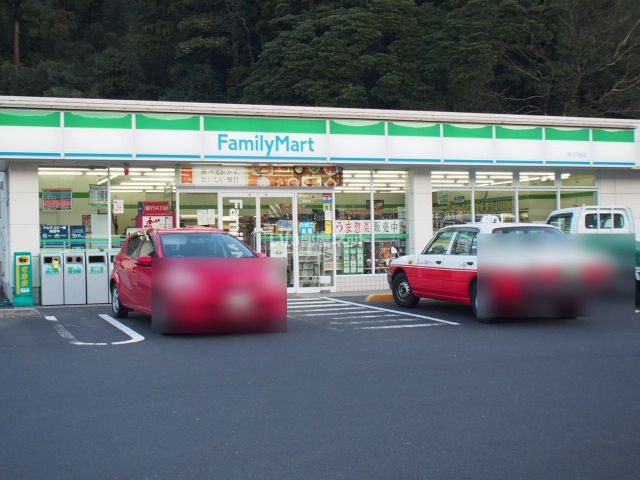 コンビニ　ファミリーマート（コンビニ）まで1120m