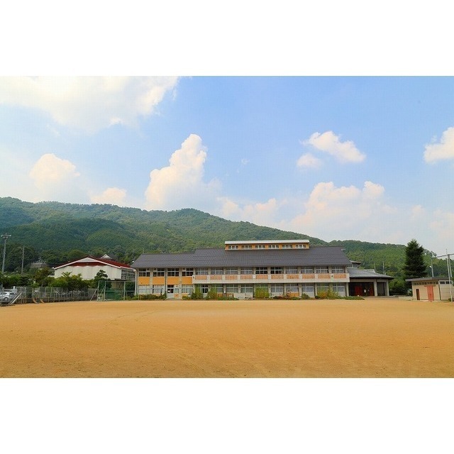 小学校　天津小学校（小学校）まで850m