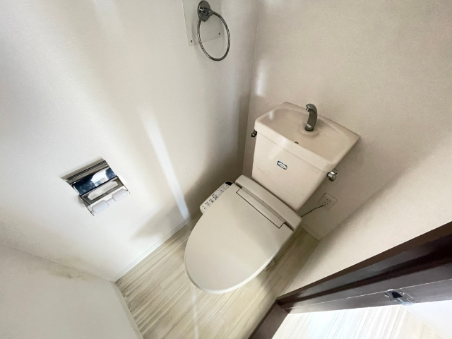 トイレ　温水便座です