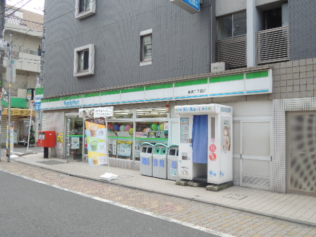 コンビニ　ファミリーマート 綾瀬二丁目店（コンビニ）まで107m