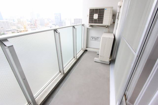 バルコニー　日当たりのいいバルコニー