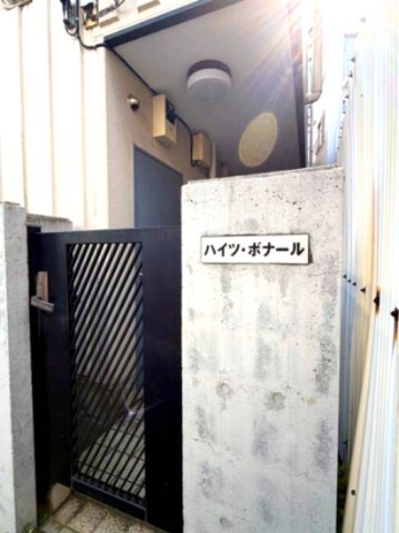建物外観　建物エンブレム