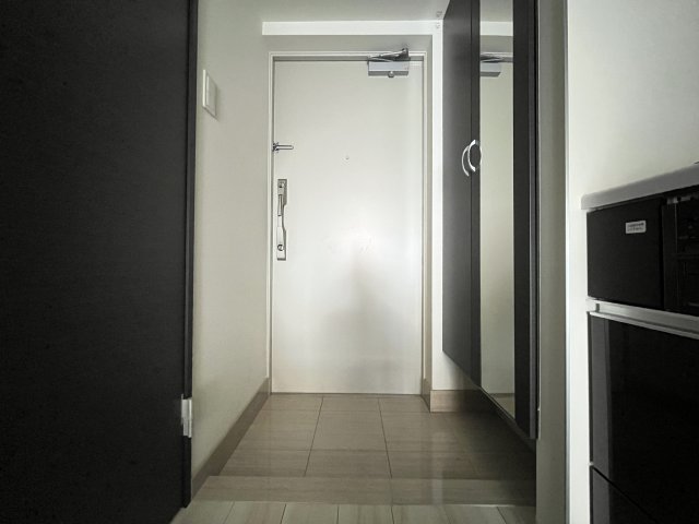 玄関　※居住中のため別部屋参照