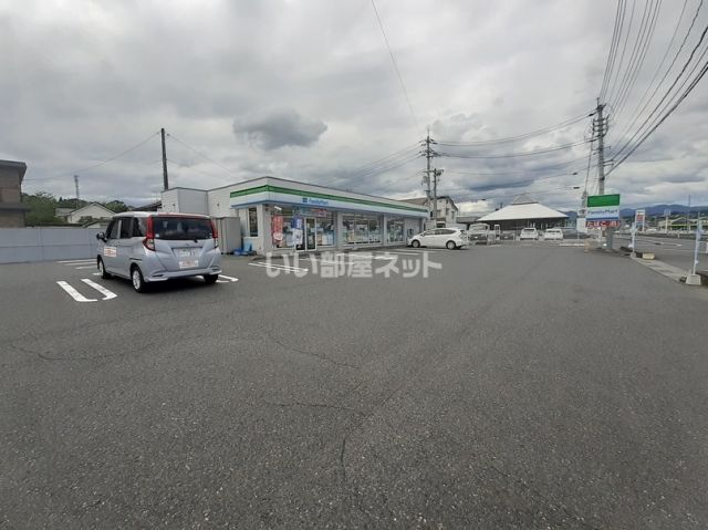 コンビニ　ファミリーマート津山平福店（コンビニ）まで615m