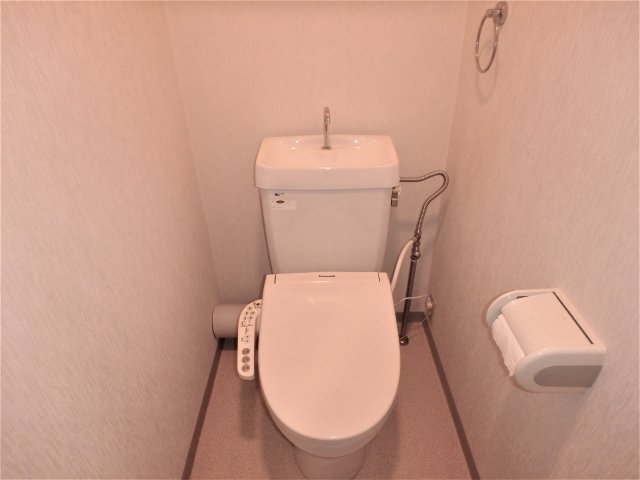トイレ　温水洗浄便座です！