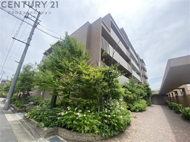 建物外観　オートロック付きで外部からの出入りがなく安心です♪