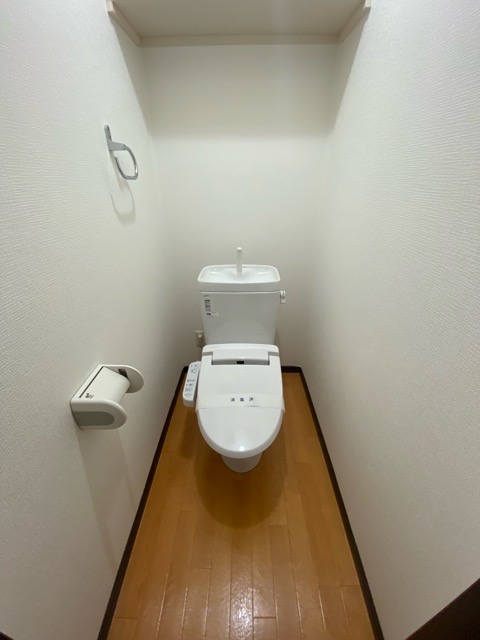 トイレ　温水洗浄便座付きのトイレです！